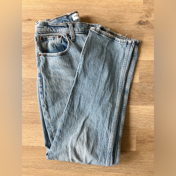 Abercrombie 90’s Straight Ultra High Rise split hem jeans - Picture 2 of 10